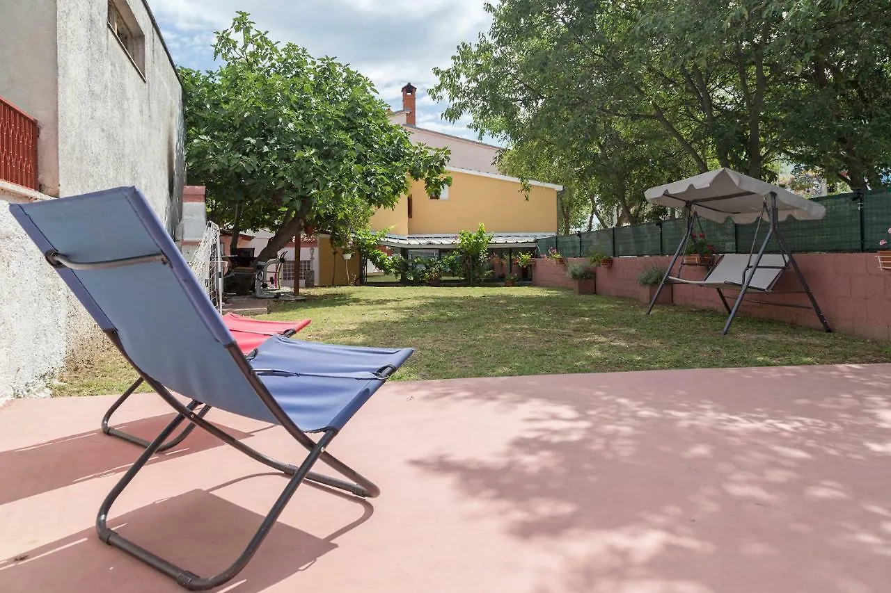 Anni Apartments Pola 0*,